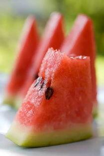 吃瓜自己吃少别人吃多,自己吃少，他人吃多，共享美味新风尚