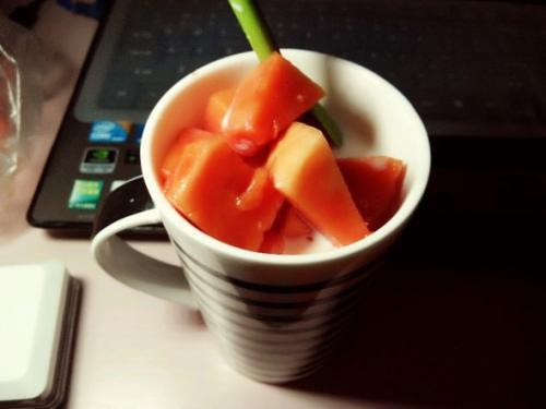 喝了牛奶可以吃瓜吗,揭秘喝牛奶后能否吃瓜的真相