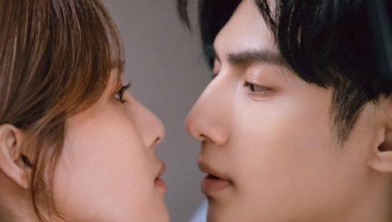 白鹿吃瓜接吻视频,吃瓜接吻视频曝光，网友直呼太甜了！