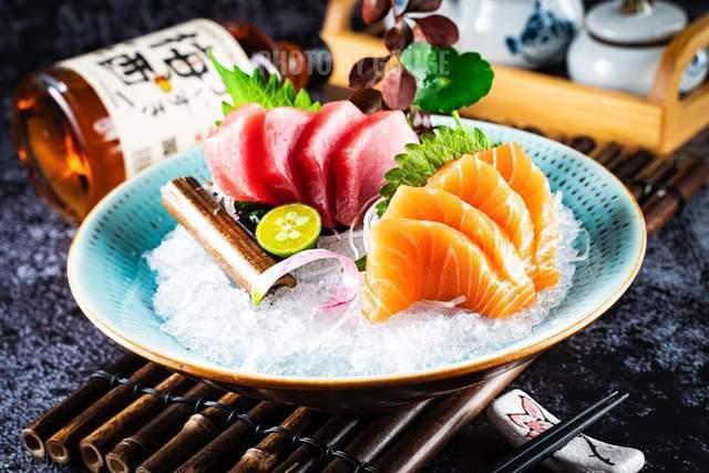 去日料店吃蜜瓜